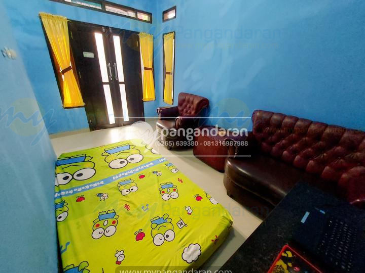   Tampilan Ruang Keluarga Kayra Homestay Pangandaran<br />
Di lengkapi dengan TV, dispenser, sofa dan Free Extra Bed 1